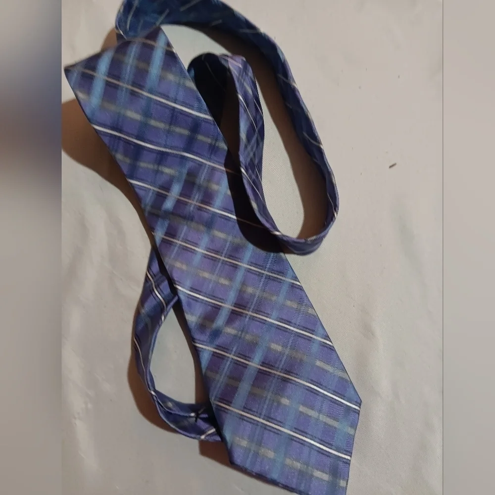 Calvin Klein xlong silk tie.